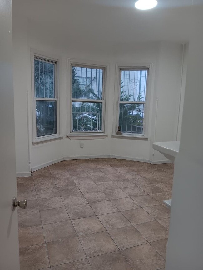 property at 537 N 6th St