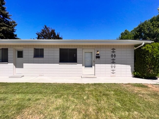 property at 1813 N Harrison Blvd