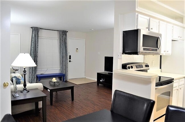 2250 Bering Dr in Houston, TX - Building Photo - Building Photo