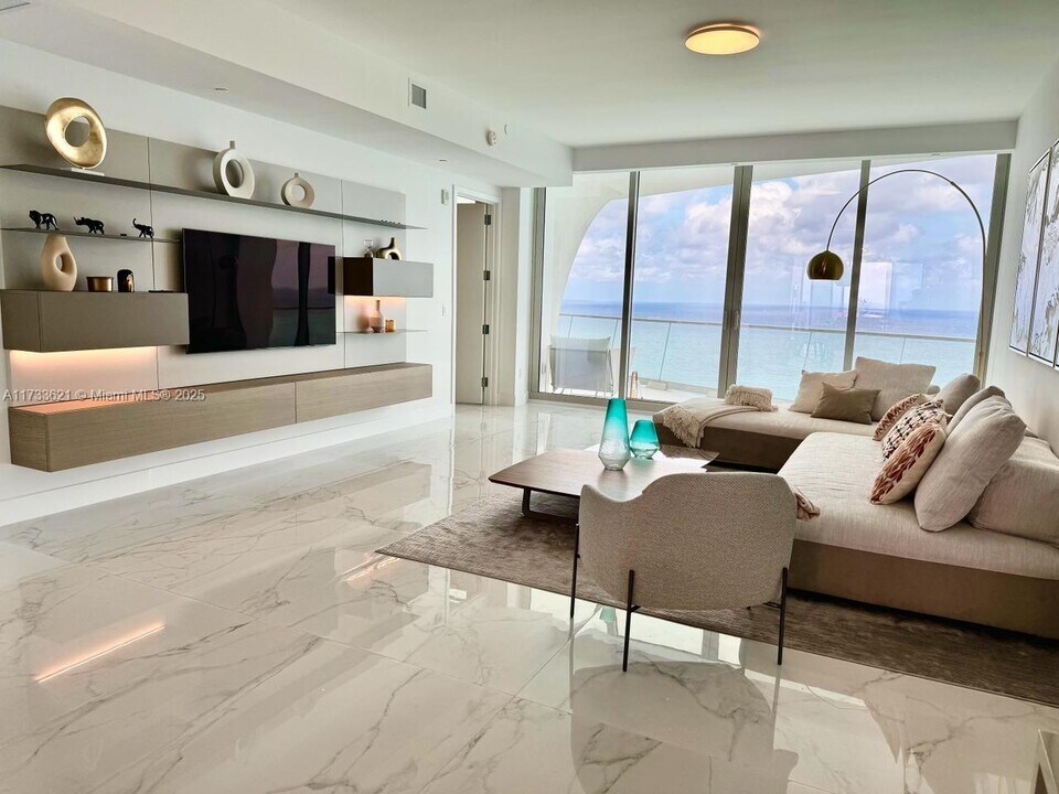 16901 Collins Ave, Unit 3203 in Sunny Isles Beach, FL - Building Photo