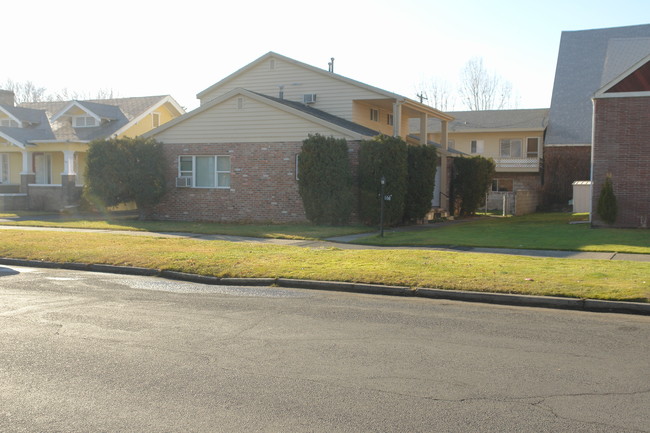 106 S 11th Ave in Yakima, WA - Building Photo - Building Photo