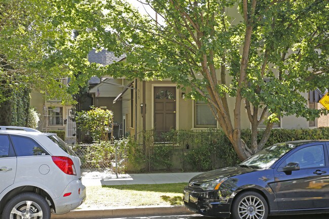 515 27th St in Sacramento, CA - Foto de edificio - Building Photo