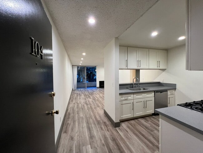 3715 S Canfield Ave in Los Angeles, CA - Building Photo - Building Photo