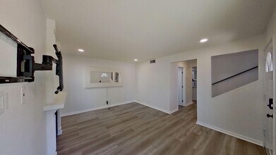 6180 Old Village Rd in Yorba Linda, CA - Foto de edificio - Building Photo