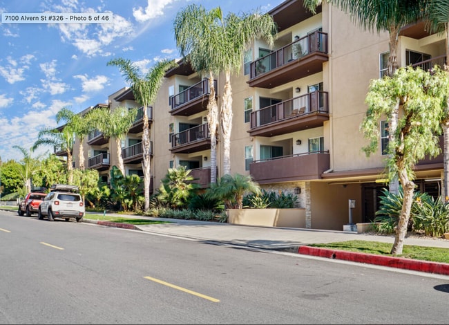 7100 Alvern St, Unit 203 in Los Angeles, CA - Foto de edificio - Building Photo