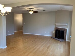 1827 Oak Ridge Dr in Kemah, TX - Building Photo - Building Photo