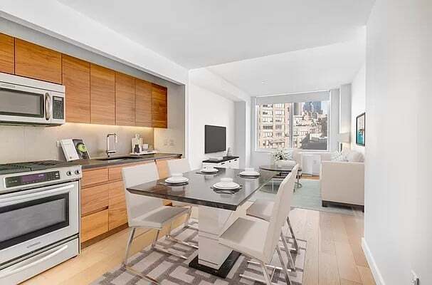 550 W 45th St, Unit 640 in New York, NY - Building Photo - Building Photo