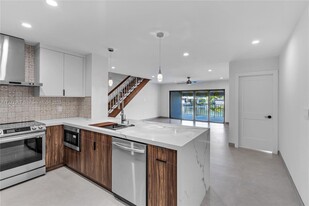 6409 Windmill Gate Rd in Miami Lakes, FL - Building Photo