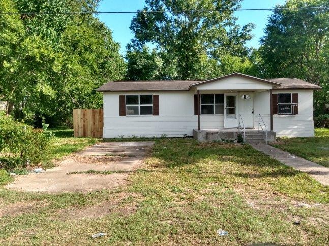 718 Zinn Dr in Crosby, TX - Building Photo