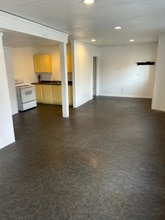 79 Main St in Madison, ME - Foto de edificio - Building Photo