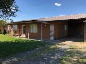 9436 Beacon Rd NE in Moses Lake, WA - Building Photo