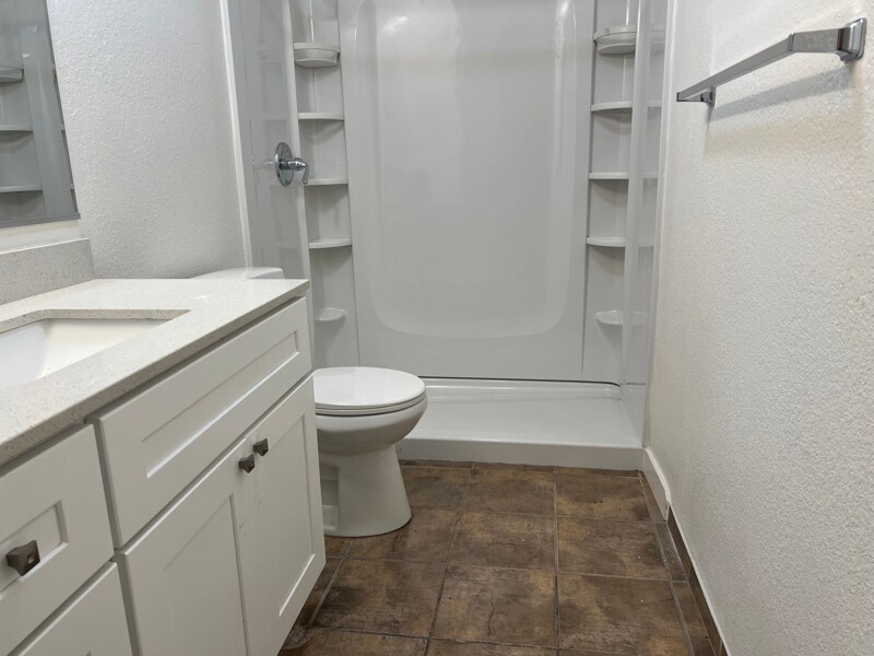 29 Black Pine Way in Oakdale, CA - Building Photo