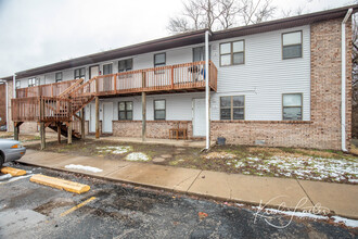 Cottonwood Village in Cahokia, IL - Foto de edificio - Building Photo