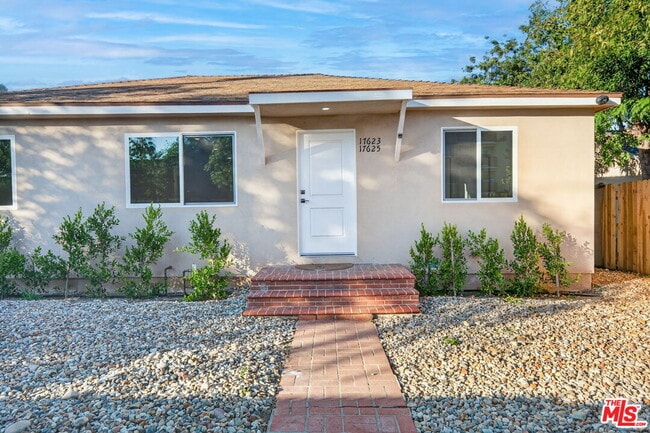 17623 Burbank Blvd in Los Angeles, CA - Building Photo - Building Photo