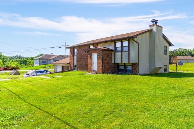 3201 Elm Grove Dr in Columbia, MO - Building Photo - Building Photo