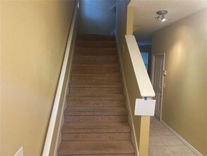 3002 Pointeview Dr in Tampa, FL - Building Photo - Building Photo