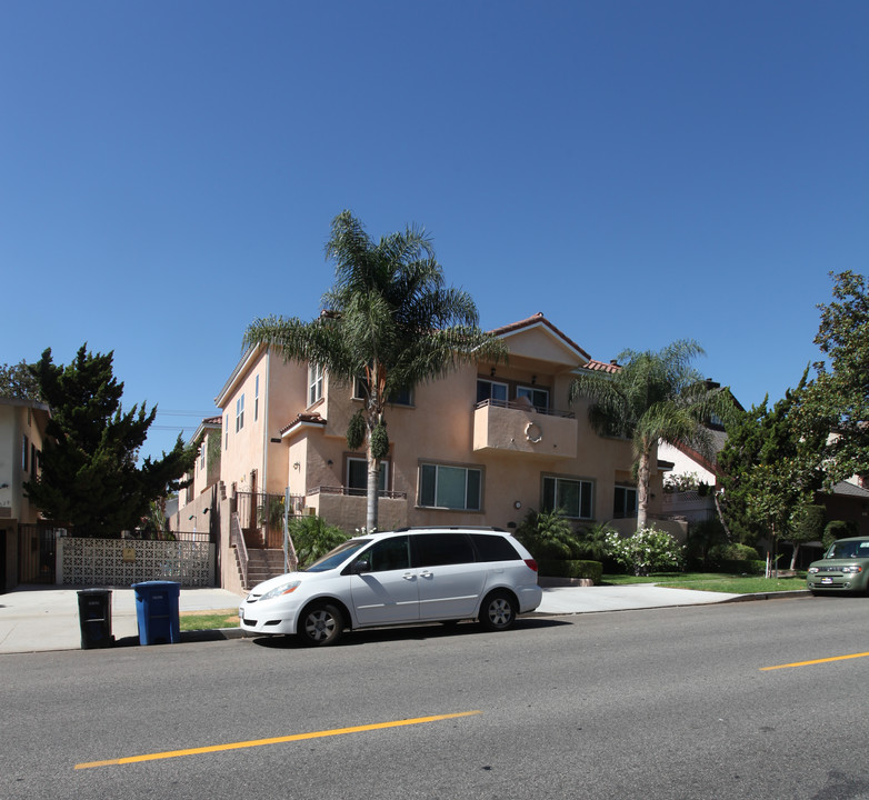 631 E Magnolia Blvd in Burbank, CA - Foto de edificio