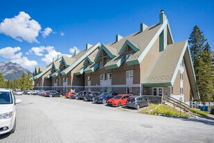 401 Spray Av in Banff, AB - Building Photo