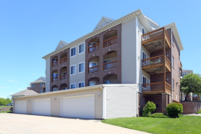 Woodridge Estates in Coralville, IA - Foto de edificio - Building Photo