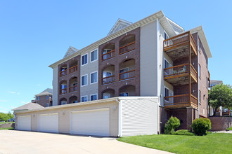 Woodridge Estates in Coralville, IA - Foto de edificio - Building Photo