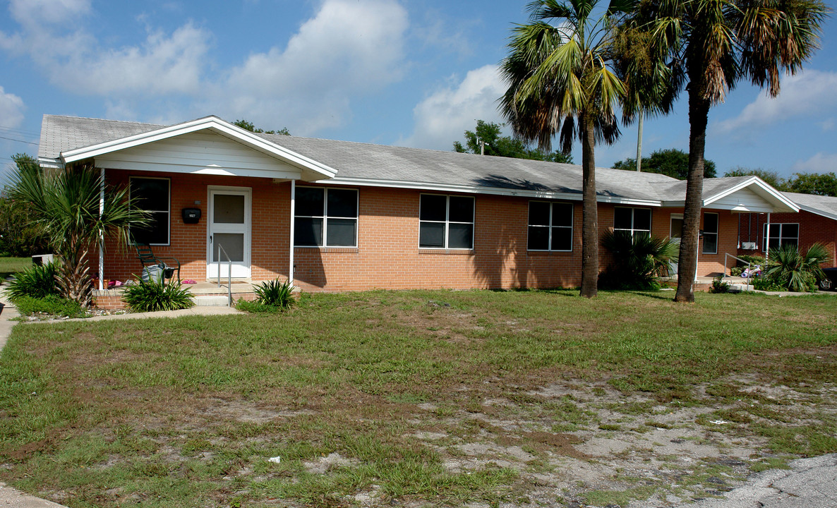 1025-1027 S 11th St in Fernandina Beach, FL - Building Photo