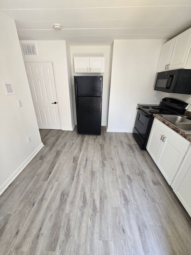 property at 688-694-694 N James Rd
