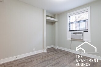 501 W Belmont Ave, Unit 2E in Chicago, IL - Building Photo - Building Photo