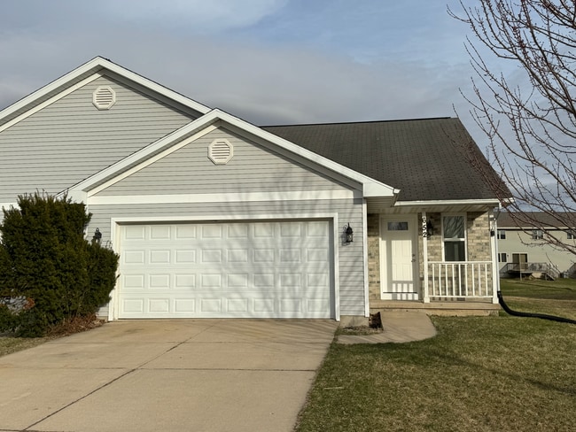 648 S Burr Oak Ave, Unit 652 South Burr Oak Avenue in Oregon, WI - Foto de edificio - Building Photo