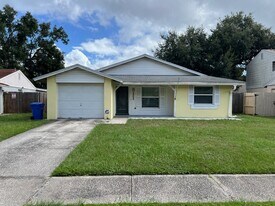2909 Cedaridge Dr in Tampa, FL - Building Photo