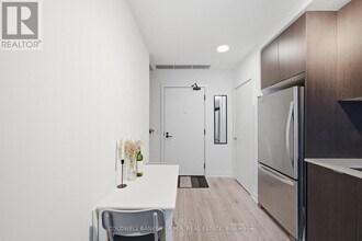 1610 Charles St in Whitby, ON - Building Photo - Building Photo