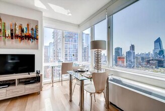 605 W 42nd St in New York, NY - Building Photo - Building Photo