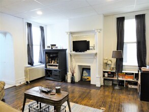 5334 Howe St, Unit 1 in Pittsburgh, PA - Building Photo - Building Photo