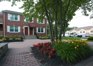 The Waterford Apartments in Cherry Hill, NJ - Building Photo - Building Photo