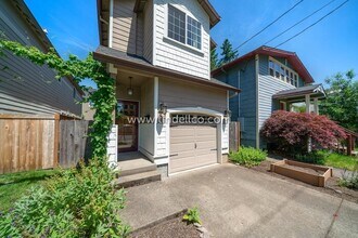 3909 SE Crystal Springs Blvd in Portland, OR - Building Photo - Building Photo