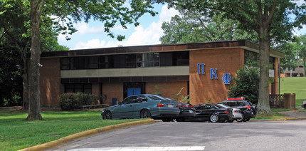 2401 Fraternity Ct in Raleigh, NC - Foto de edificio - Building Photo