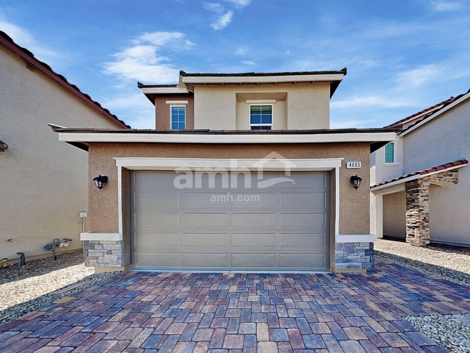 4665 Flaming Ridge Trail in Las Vegas, NV - Building Photo