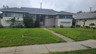 15950 San Fernando Mission Blvd in Los Angeles, CA - Building Photo