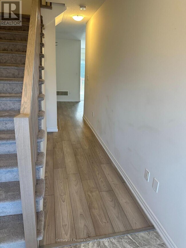 19 Tooker Dr in Brantford, ON - Building Photo - Building Photo