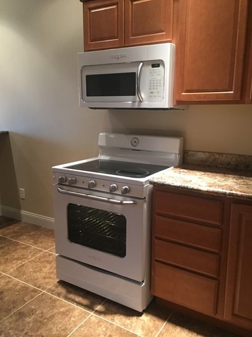Residences at Oak Pointe