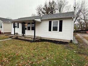 509 E Mill St in Fortville, IN - Foto de edificio - Building Photo