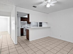 7055 Glenfield Dr in San Antonio, TX - Building Photo - Building Photo