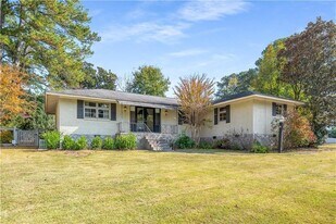 465 Eastland Dr in Decatur, GA - Building Photo