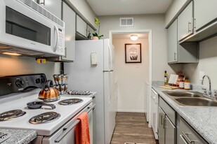 The Reserve at City Center North in Houston, TX - Building Photo