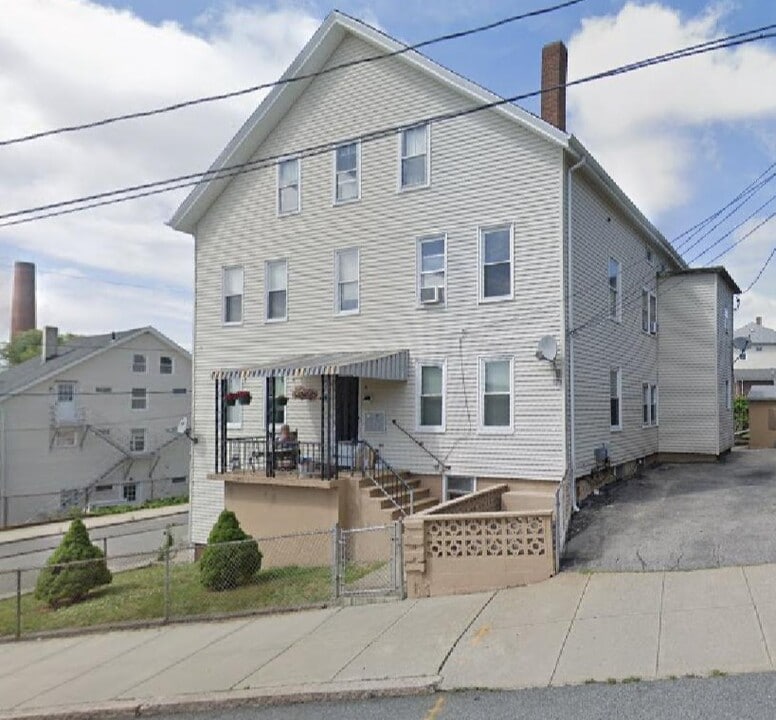 8 Harvard St in Fall River, MA - Building Photo