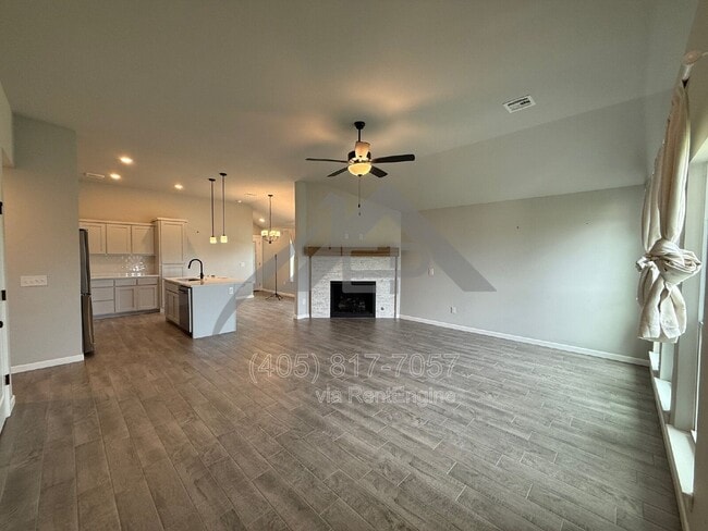 921 S Appaloosa Ln in Mustang, OK - Building Photo - Building Photo