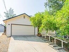 1582 Olive Ave in Redding, CA - Building Photo - Building Photo