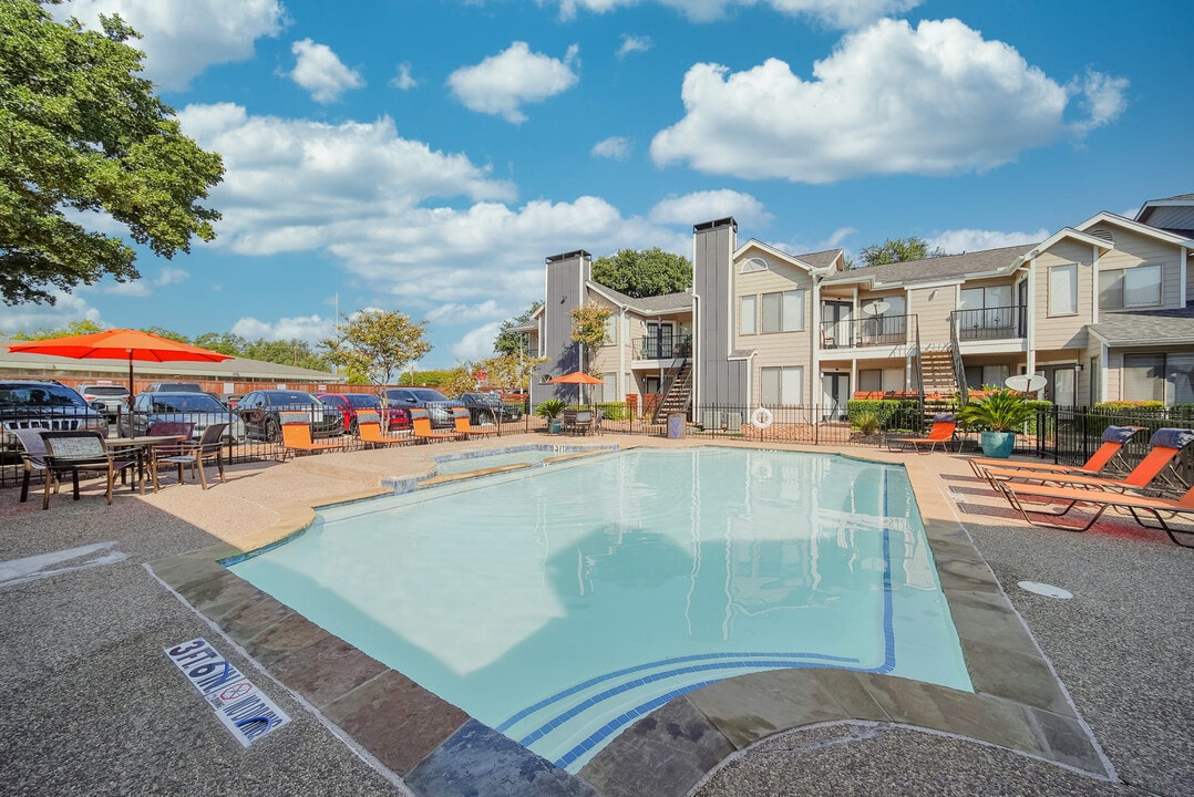 Woodside Lane Apartments in Dallas, TX - Foto de edificio