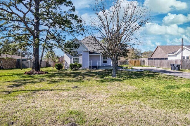 3525 Bridgette Ln in Baytown, TX - Building Photo - Building Photo