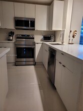 8101 SW 24th Ct in Davie, FL - Foto de edificio - Building Photo