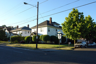 1910 NE Weidler St Apartments